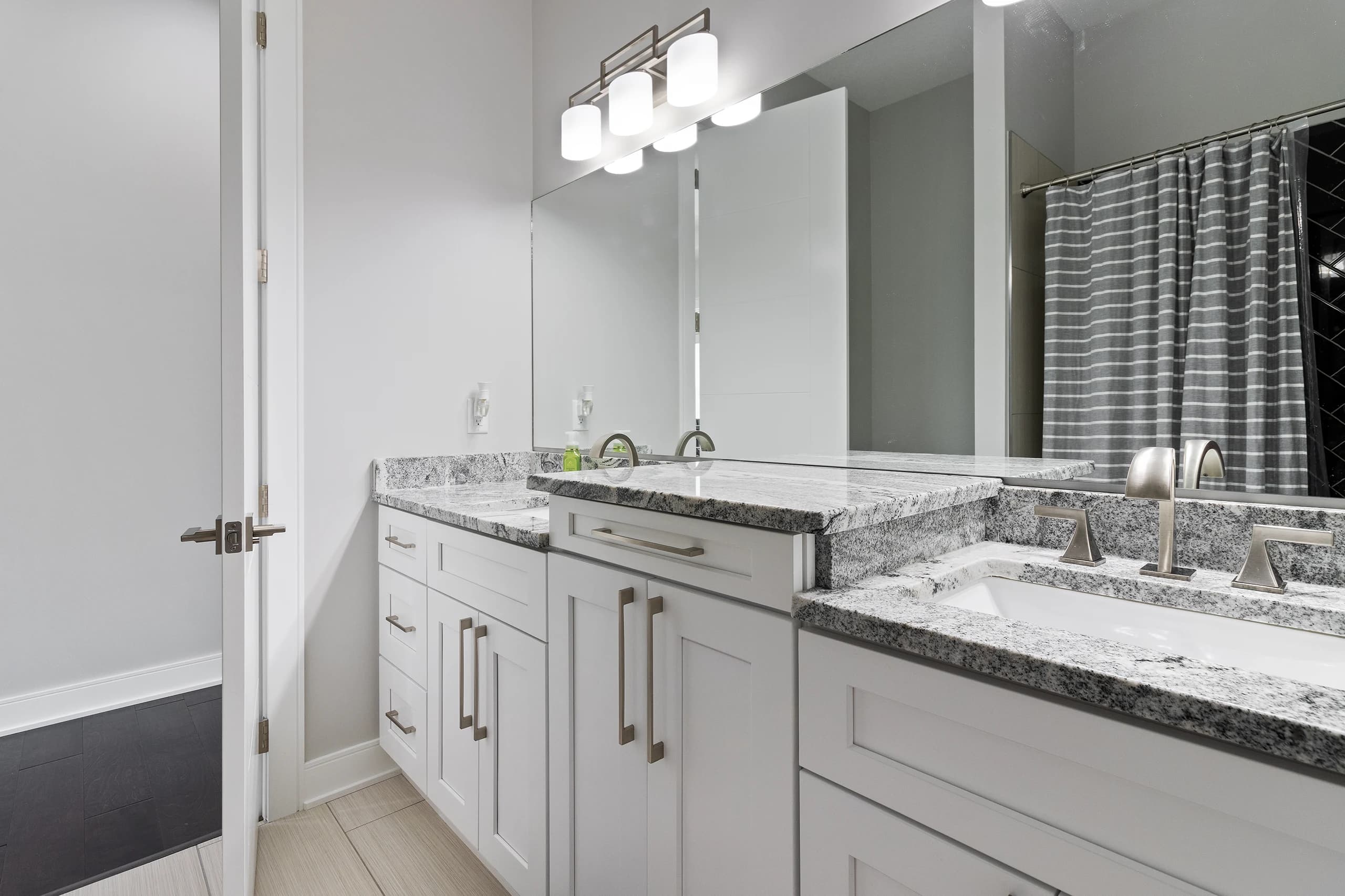 16200 Walnut Meadows — bath view 3