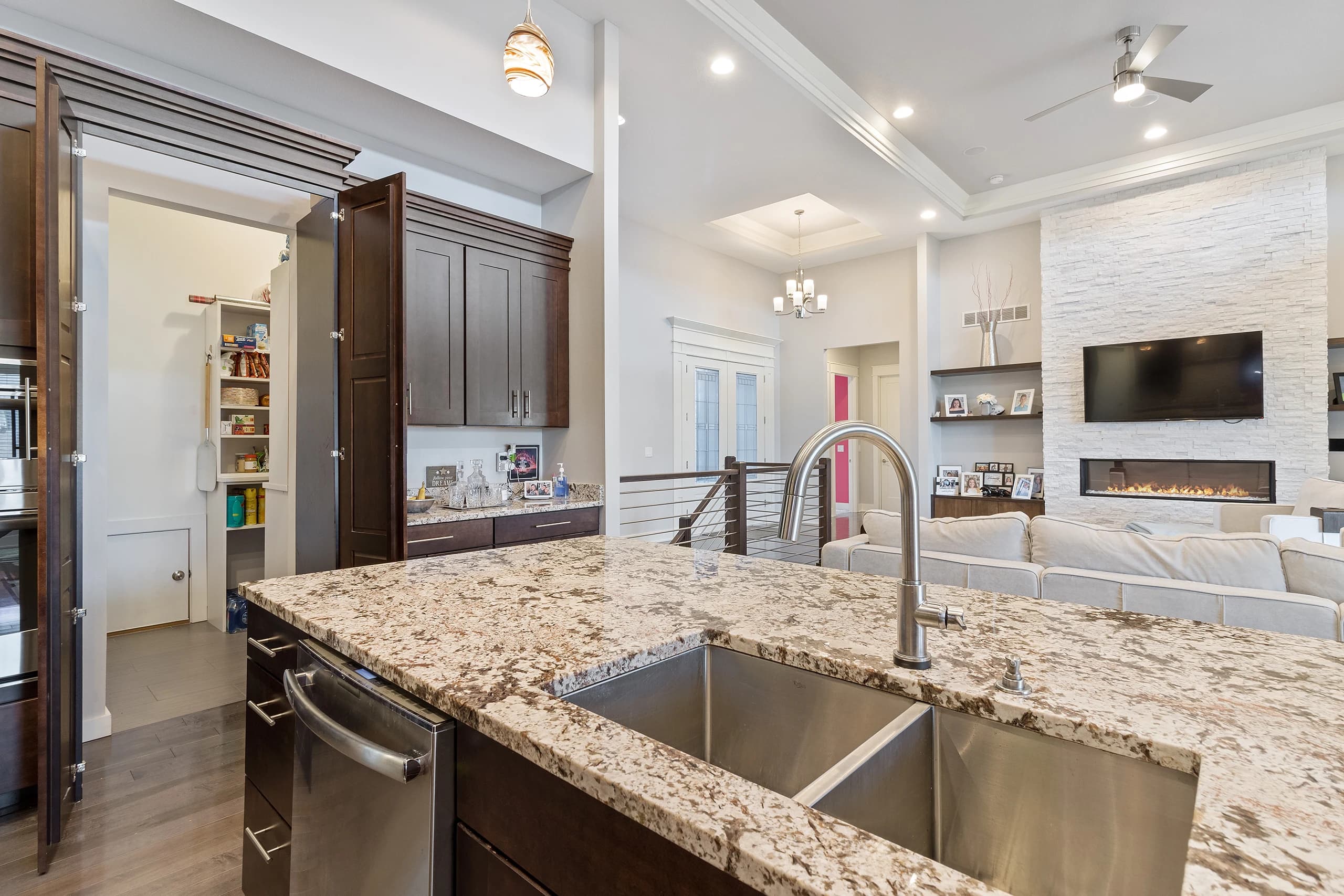 4711 153rd Ct — interior detail