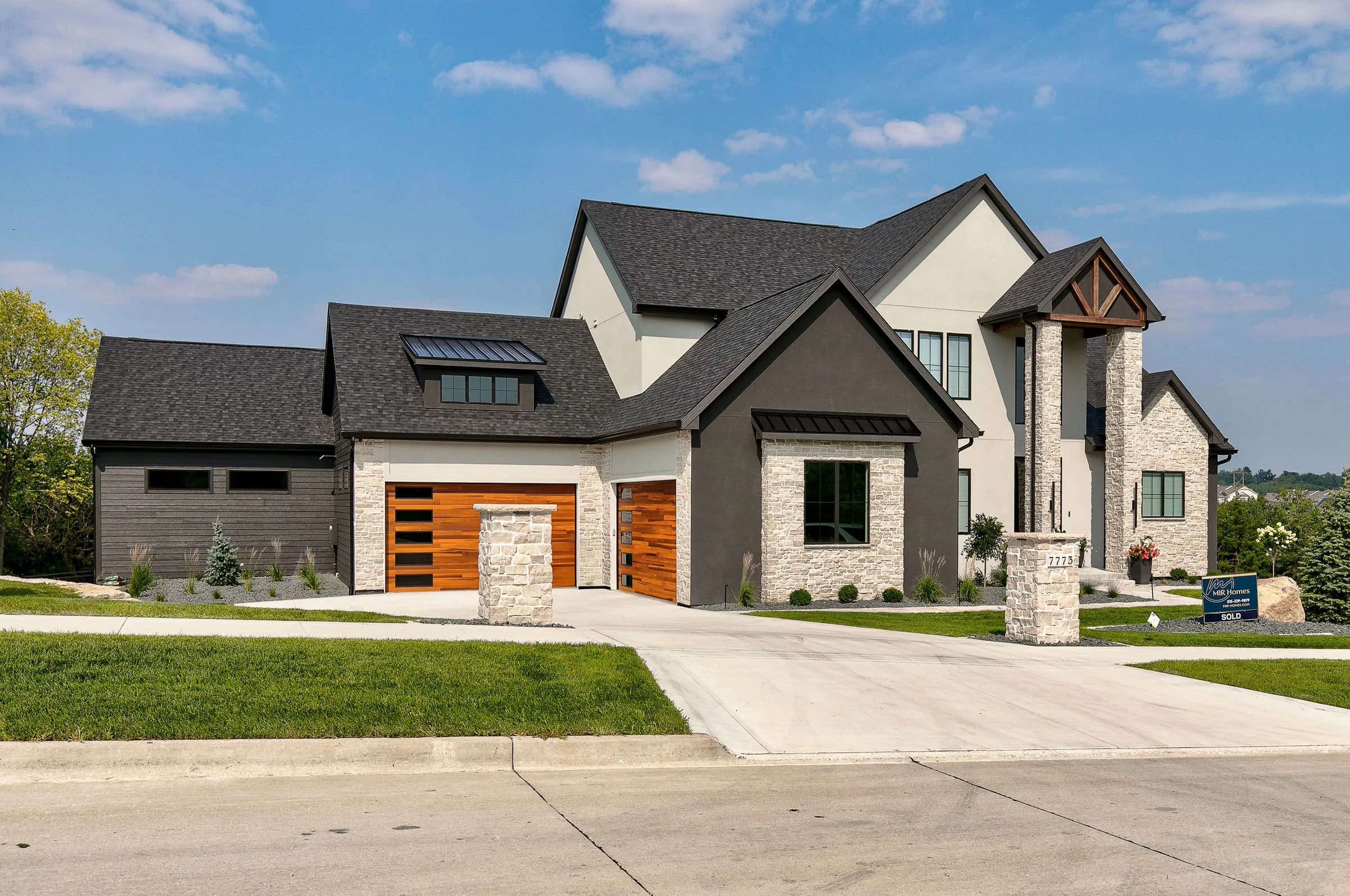 Forest Pointe — front exterior wide view