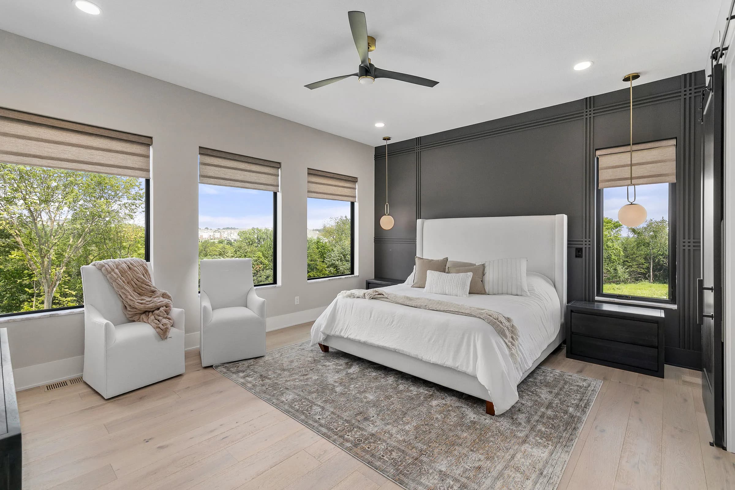 Forest Pointe — primary bedroom sitting area